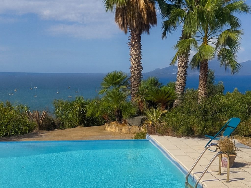 Villa d’architecte avec vue mer à Saint-Florent – 250 m²