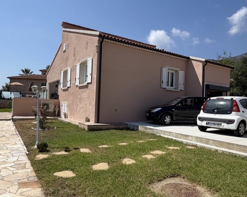 Villa avec piscine à Biguglia – 203 m², 4 chambres