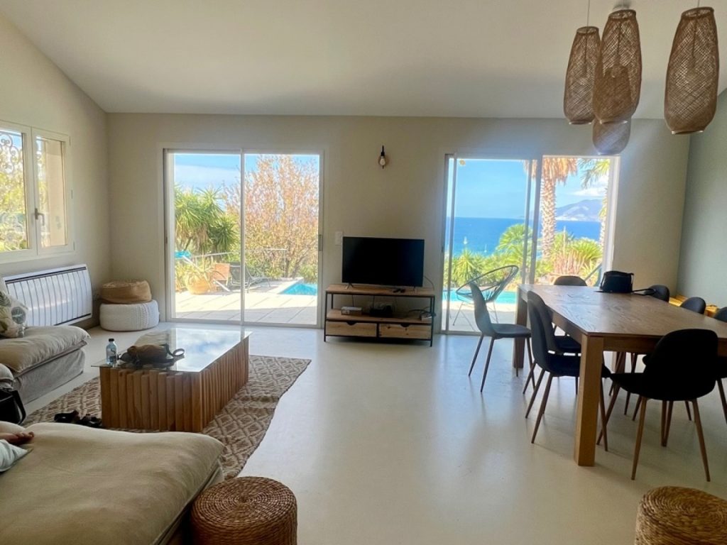 Villa d’architecte avec vue mer à Saint-Florent – 250 m²